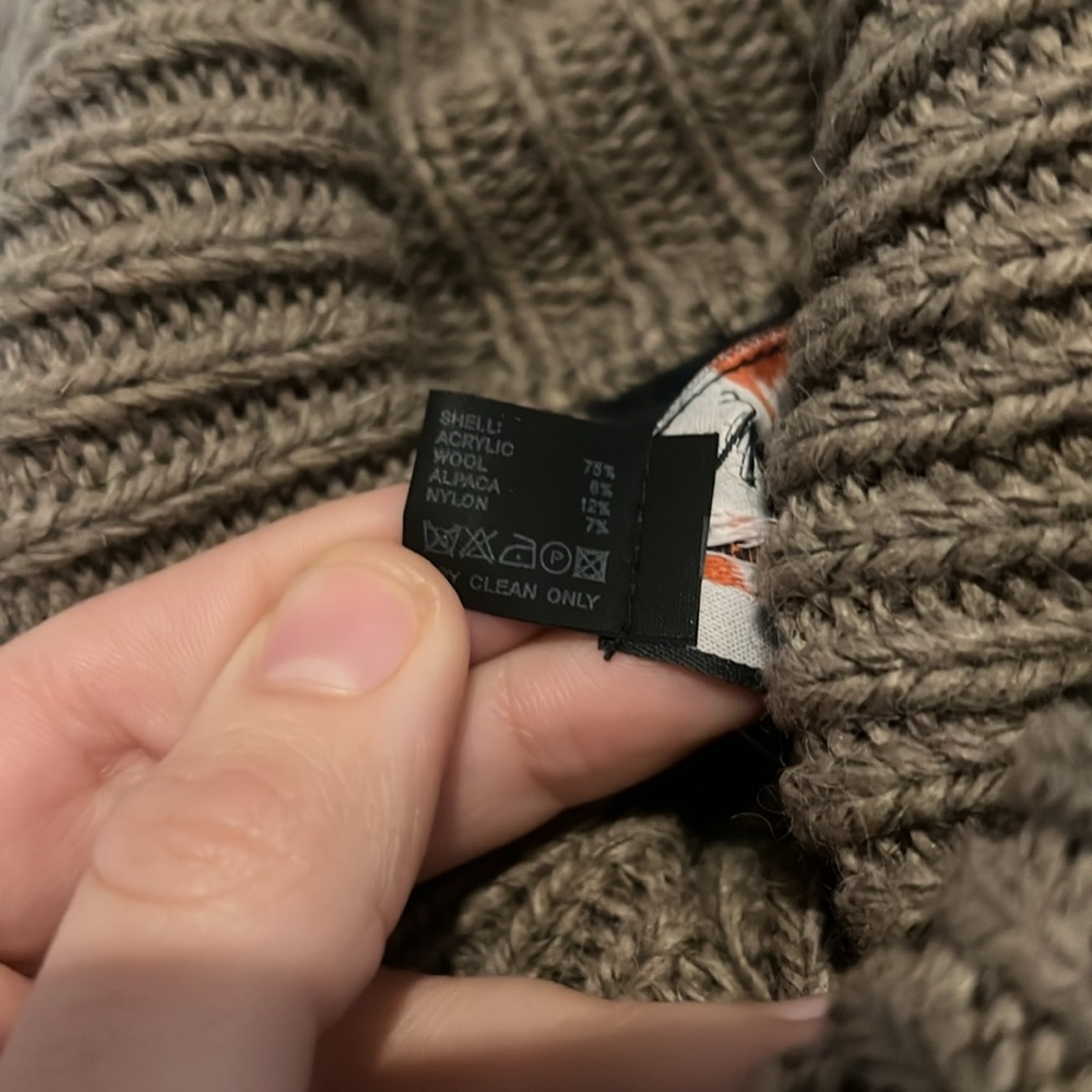 ♻️ANAC Sweater Poncho - Picture 3 of 5